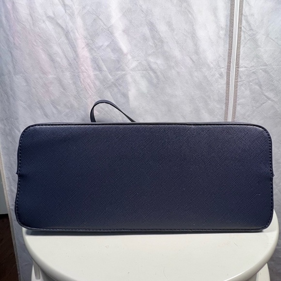 NWT Lovevook Hobo Faux Leather Purse/Bag with Matching Wristlet and dust bag - Picture 3 of 5